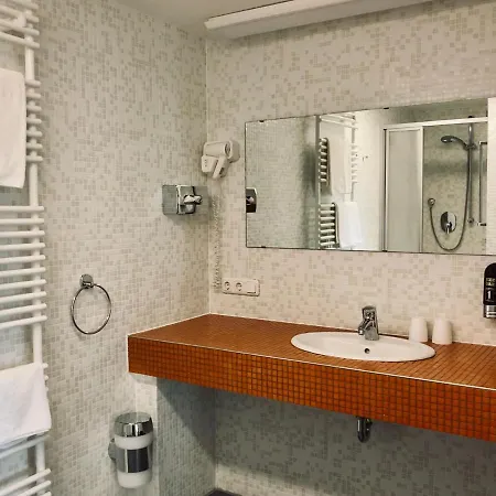 Hotel Berg-gasthof Hötzelein 3*