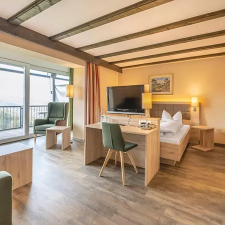 Hotel Berg-gasthof Hötzelein 3*